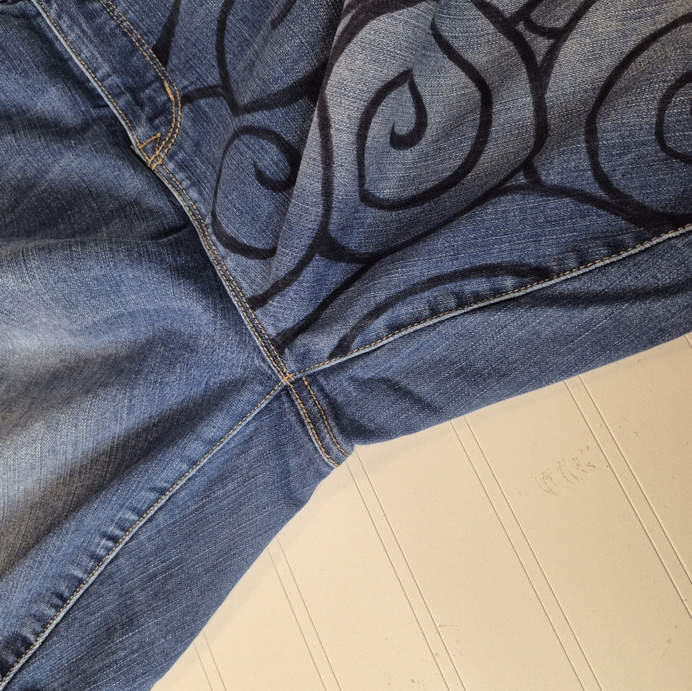 Women's Torrid Blue Skinny Jeans with Black Swirl Design; 18 - Picture 12 of 16